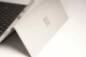 white-laptop-computer-on-white-table