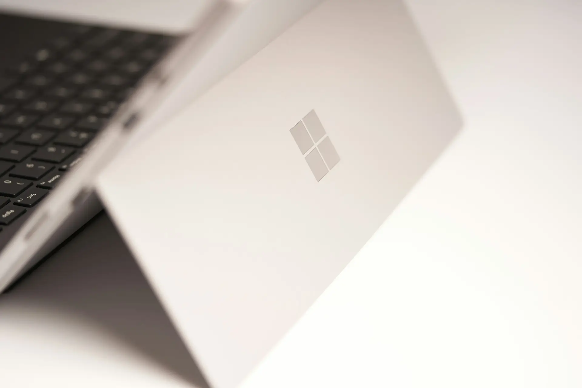 white-laptop-computer-on-white-table